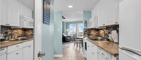 华丽公寓式客房, 1 间卧室, 无烟房, 部分海洋景观 | 私人厨房 | 冰箱、微波炉、烤箱、炉灶