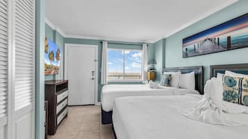 Deluxe Condo, 1 Bedroom, Non Smoking, Partial Ocean View | 1 bedroom, individually decorated, individually furnished