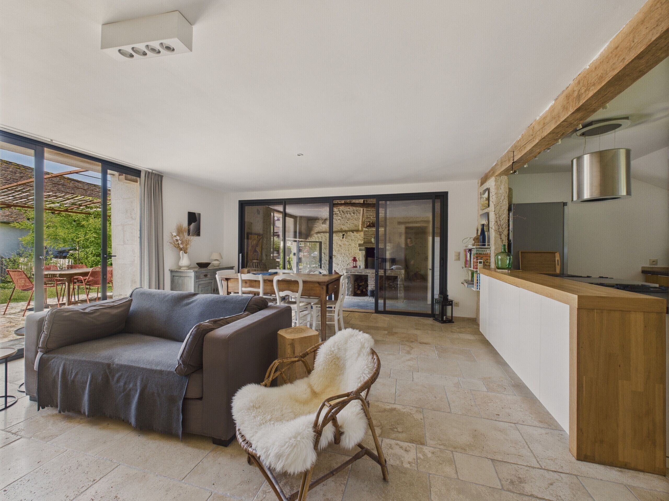 Télévision, cheminée