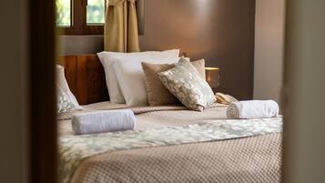 3 bedrooms, in-room safe, desk, iron/ironing board