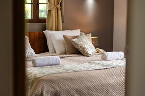 3 chambres, coffres-forts dans les chambres, bureau