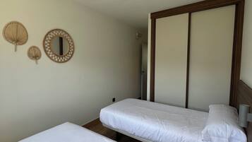 Premium huis, balkon, uitzicht op zee | Een kluis op de kamer, geluiddichte muren, gratis wifi