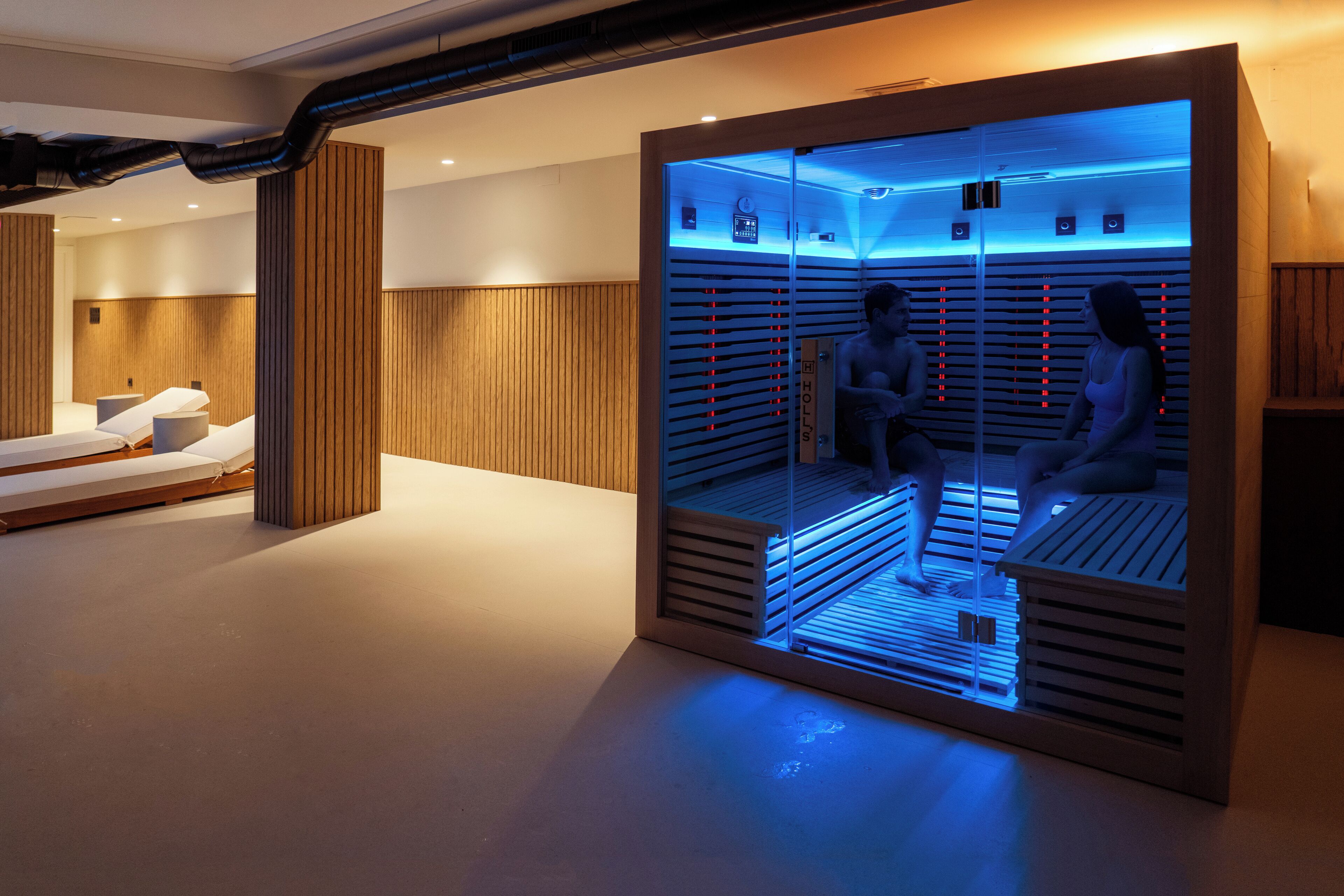 Sauna, hot tub