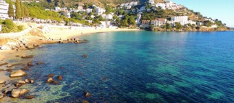 Sunny Coastal Hideaway