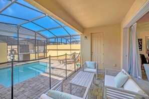 A heated pool - EV_2190 - 5 Bed 4.5 Bath Townhome with Screened-In Splash Pool and Access to Res (Kissimmee)