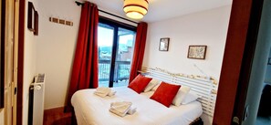 2 bedrooms, WiFi, bed sheets - 1st floor, balcony, parking, tv, ski locker, 74m², Montalbert (La Plagne)