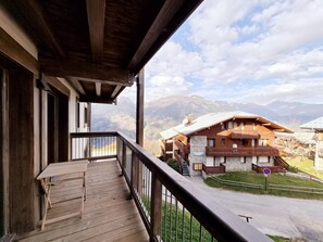 Property grounds - 1st floor, balcony, parking, tv, ski locker, 74m², Montalbert (La Plagne)