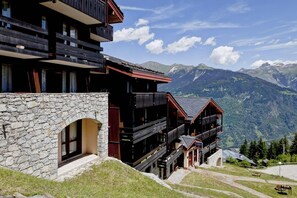 Exterior - 50m from ski slopes, 4th floor, balcony, parking, ski locker, 29m², Courchevel (Courchevel)