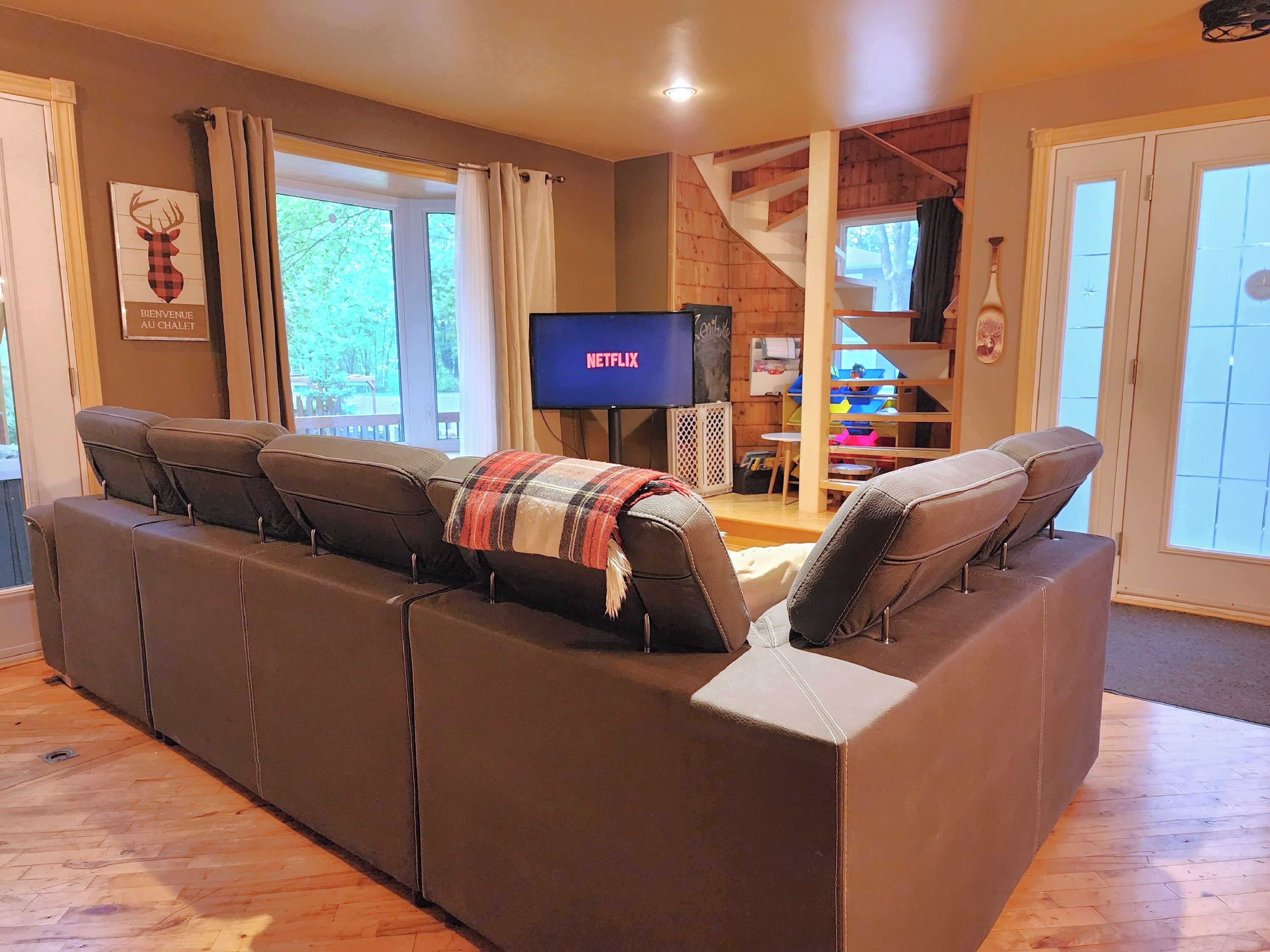 2 habitaciones, tabla de planchar con plancha y cuna de viaje 