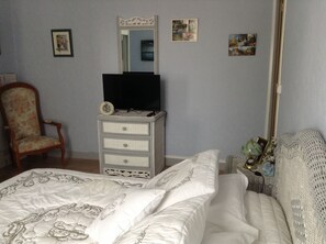 2 chambres, fer et planche Ă repasser, Wi-Fi, draps fournis
