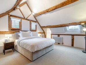 4 bedrooms, free WiFi, bed sheets - 4 bedroom accommodation in Knaresborough, near Harrogate (Knaresborough, near Harrogate)