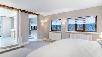 4 bedrooms, free WiFi, bed sheets