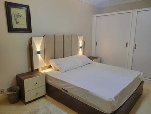 2 bedrooms, iron/ironing board, WiFi