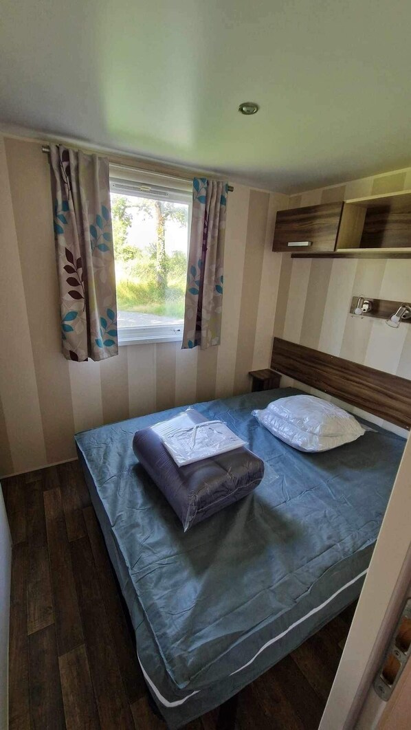 3 bedrooms, travel cot, WiFi