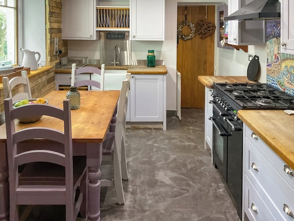 Cookware/dishes/utensils