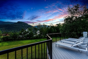 Property grounds - Hunter Mountain Luxury Chalet: Hot Tub, Sauna & Panoramic Views (Hunter)