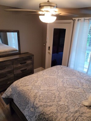 2 habitaciones, tabla de planchar con plancha, wifi y ropa de cama 