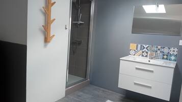 Shower, towels, toilet paper