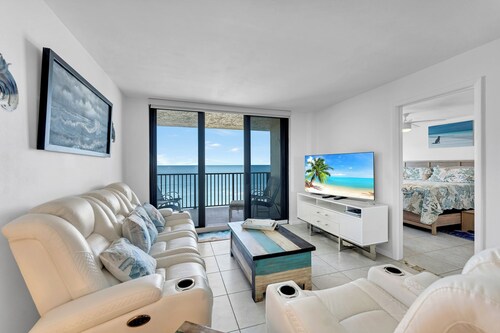 Ocean front 2-bedroom 2 bath condo, spectacular views, fully furnished