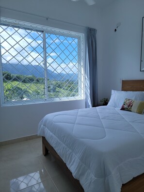 4 bedrooms, iron/ironing board, WiFi