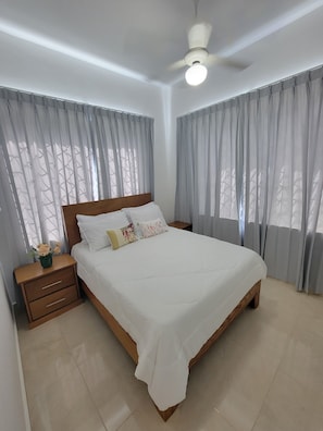 4 bedrooms, iron/ironing board, WiFi