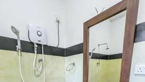 Dobbeltrom – comfort, hageutsikt | Bad