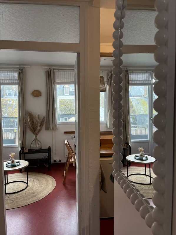 Interior - The Pearl of the Cliffs (Le Tréport)