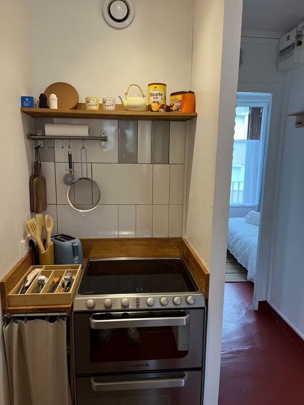 Geladeira, fogão, cooktop, lava-louças