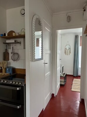 Kühlschrank, Ofen, Herdplatte, Geschirrspüler