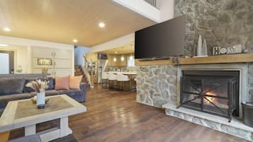 TV, fireplace, stereo