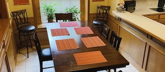 Dallas TX. Big discount private bedroom, Queen bed high Wi-Fi, TV. share kitchen