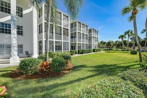 Exterior - Good Vibes Only Beach Condo in a Tranquil 55+ Community (Venice)