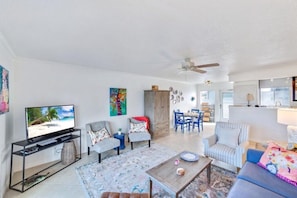 TV - Good Vibes Only Beach Condo in a Tranquil 55+ Community (Venice)