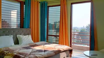 9 bedrooms, WiFi, bed sheets