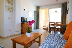 Apartment | Living room - Apartment in Roses Near Sandy Beach (Roses)