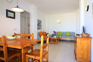 Apartment | Living room - Apartment in Roses Near Sandy Beach (Roses)