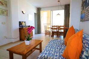 Apartment | Living room - Apartment in Roses Near Sandy Beach (Roses)