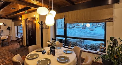 Spacious 12-bedroom villa in charming Vatra Dornei with AC, WiFi