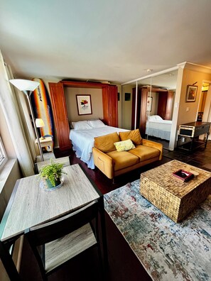 1 sovrum, skrivbord, strykjärn/strykbräda och gratis wi-fi