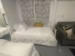 1 bedroom, WiFi, bed sheets - Vintage & Affordable Unit 4 of 6 (Gainesville)