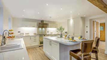 Dishwasher, high chair