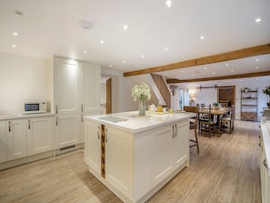 Dishwasher, high chair - 3 bedroom accommodation in Whitchurch (Whitchurch)