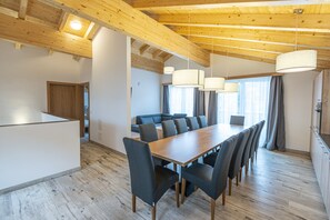 Chalet | Dining