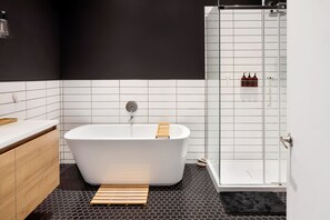 Hair dryer, towels, soap, toilet paper - [PENTHOUSE-508] Work, Relax & Cook With Great View (Saint-Pierre)