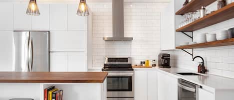 Fridge, microwave, oven, stovetop