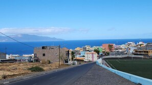 House, 3 Bedrooms, Balcony | Sport court