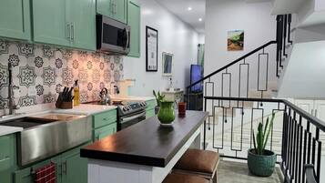 House, 3 Bedrooms, Balcony | Interior