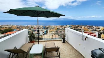 House, 3 Bedrooms, Balcony | Living area