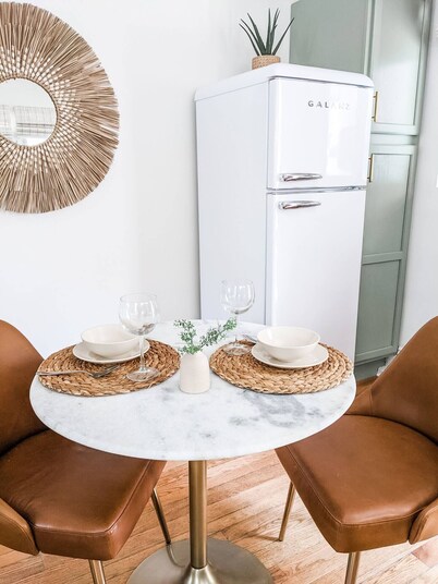 Bright and cozy modern studio steps from the beach