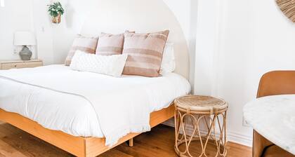 Bright and cozy modern studio steps from the beach